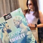 Gloria de Paula Instagram - Signature time 🖋 #UFCAustin Hora de rabiscar 🖋🇧🇷 Austin, Texas