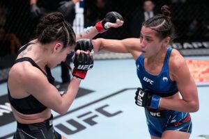 Gloria de Paula Instagram - Não vejo a hora de entrar em ação e fazer o que amo. 😍 #tbt 

Can't wait to get in the octagon and do what I love again. See you in Austin, TX. 😍 #UFCAustin