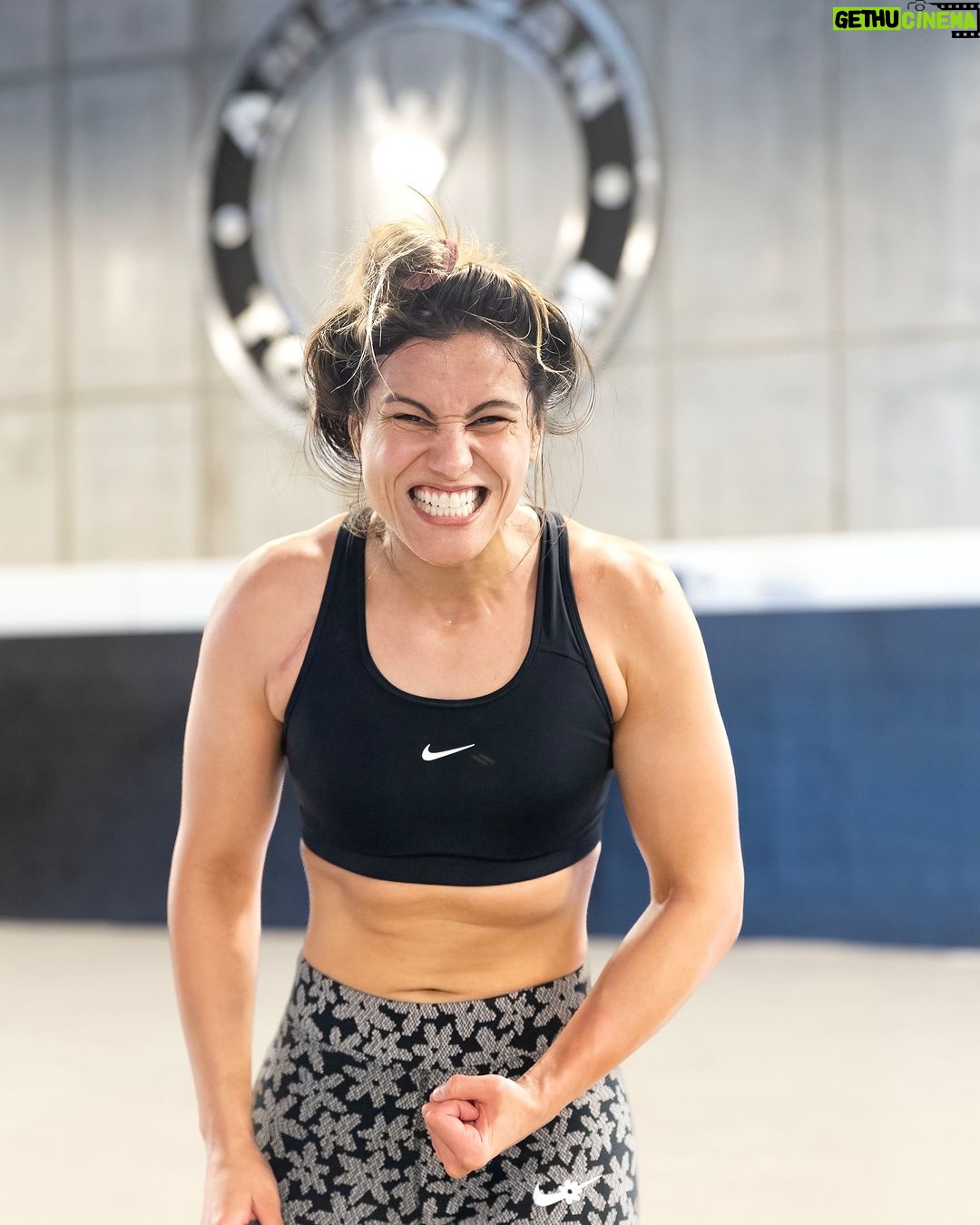 Gloria de Paula Instagram - Happy to be back to my happy place! π¦ΎππΌβοΈ