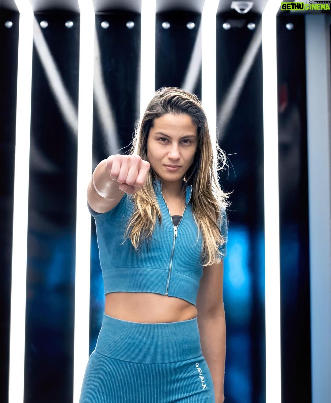 Gloria de Paula Instagram - Just keep going. 👊