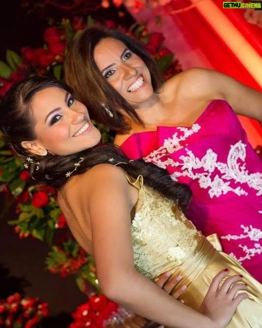 Gloria de Paula Instagram - Feliz Dia das Mães pra todas as mamães!!!! Te amo @wal_depaulaa ❤️👑