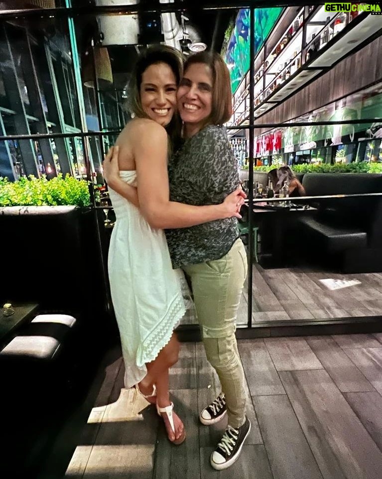 Gloria de Paula Instagram - Feliz Dia das Mães pra todas as mamães!!!! Te amo @wal_depaulaa ❤️👑