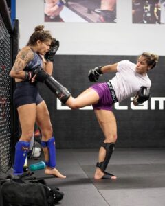 Gloria de Paula Instagram - Muay Thai - the art of eight weapons 🇹🇭 Muay Thai - a arte das 8 armas American Top Team