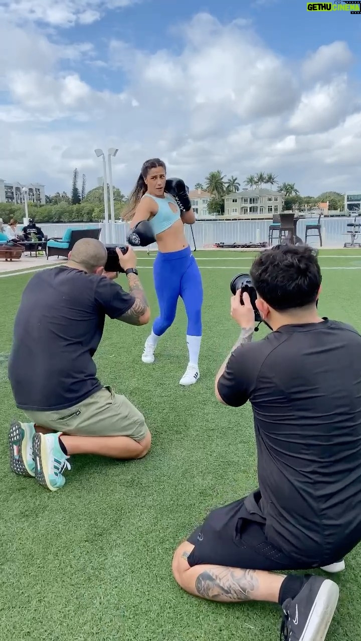 Gloria de Paula Instagram - A sneak peak behind the scenes of @reauxsport shoot 😍📸