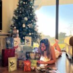 Gloria de Paula Instagram – O Natal tá chegando e sabe qual o melhor presente que você pode dar pra você mesmo? Sua saúde!
E eu tenho dicas incríveis pra você não deixar esse propósito pra depois:
• Durante o mês de dezembro (usando o meu link que está stories), você recebe R$100,00 OFF para realizar a primeira compra na @puravida.com.br
• E se você já é cliente, usando o cupom GLORIAPURAVIDA, você ganha um desconto especial.
Manter uma vida saudável é sempre a minha meta n° 1 e por isso foi tão difícil escolher só um produto. 🙈
Corre pro site e aproveita os melhores produtos da @puravida.com.br para se presentear. 🥰🎁