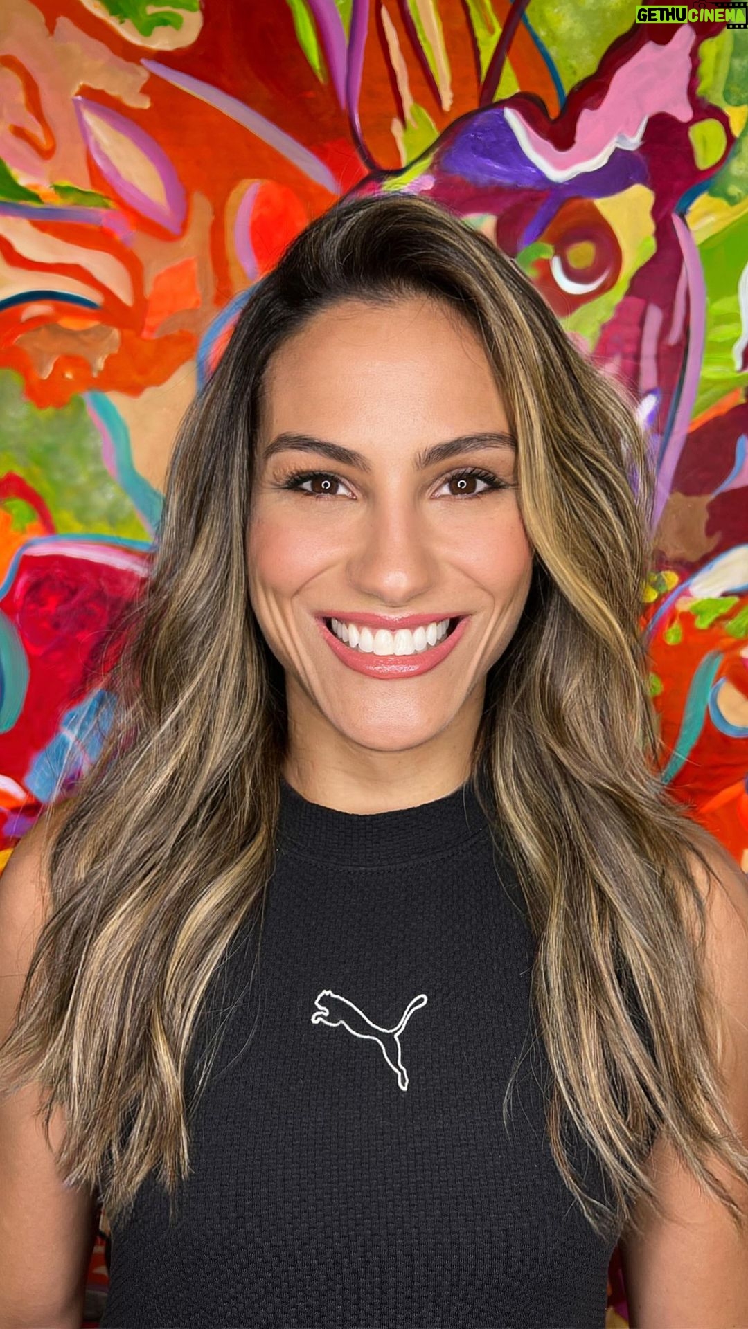Gloria de Paula Instagram - Morena iluminada em tons de doce de leite ✨ Quando criamos um novo visual, estamos falando na verdade de arte, criação, valorização de autoestimas. Um cabelo tem o poder de transmitir sensações e sentimentos, de dentro para fora, embelezando tudo a sua volta. E aí, aprovado? Me conta nos comentários o que vocês acharam. By @duilhabazone — Brunette balayage in shades of dulce de leche ✨ When we create a new look, we are actually talking about art, creation, appreciation of self-esteem. The hair has the power to transmit sensations and feelings, from inside out, making everything around beautiful. So, approved? Tell me in the comments what you think. By @duilhabazone — . . . . . . #hair #hair #hair #beauty #hairstyle #cabelosaudavel #salaodebeauty #cabelosdivos #cabeloslongos #locks #curls #makeup #makeup #cabelolindo #morenailluminada #loiras #beauty #chronogramcapilar #cabelossaudaveis #hydrata #projetorapunzel #tran #hairstyles #haircut #cosmetics #curly #hairdresser #ombrehair #cabelolindo #cabeloscurtos #cabeloscurtos #cabeloscurtos #nails #loirosperfeitos Luv Beauty & Spa