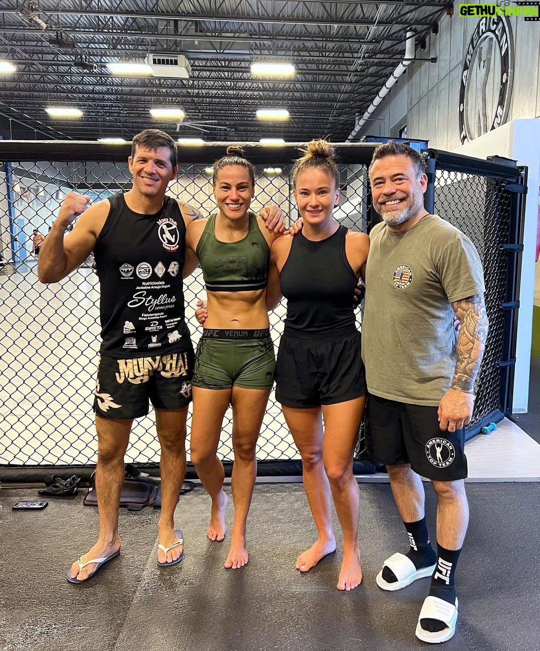 Gloria de Paula Instagram - Saturday circuit with the best. 🦈❤️🏆 American Top Team
