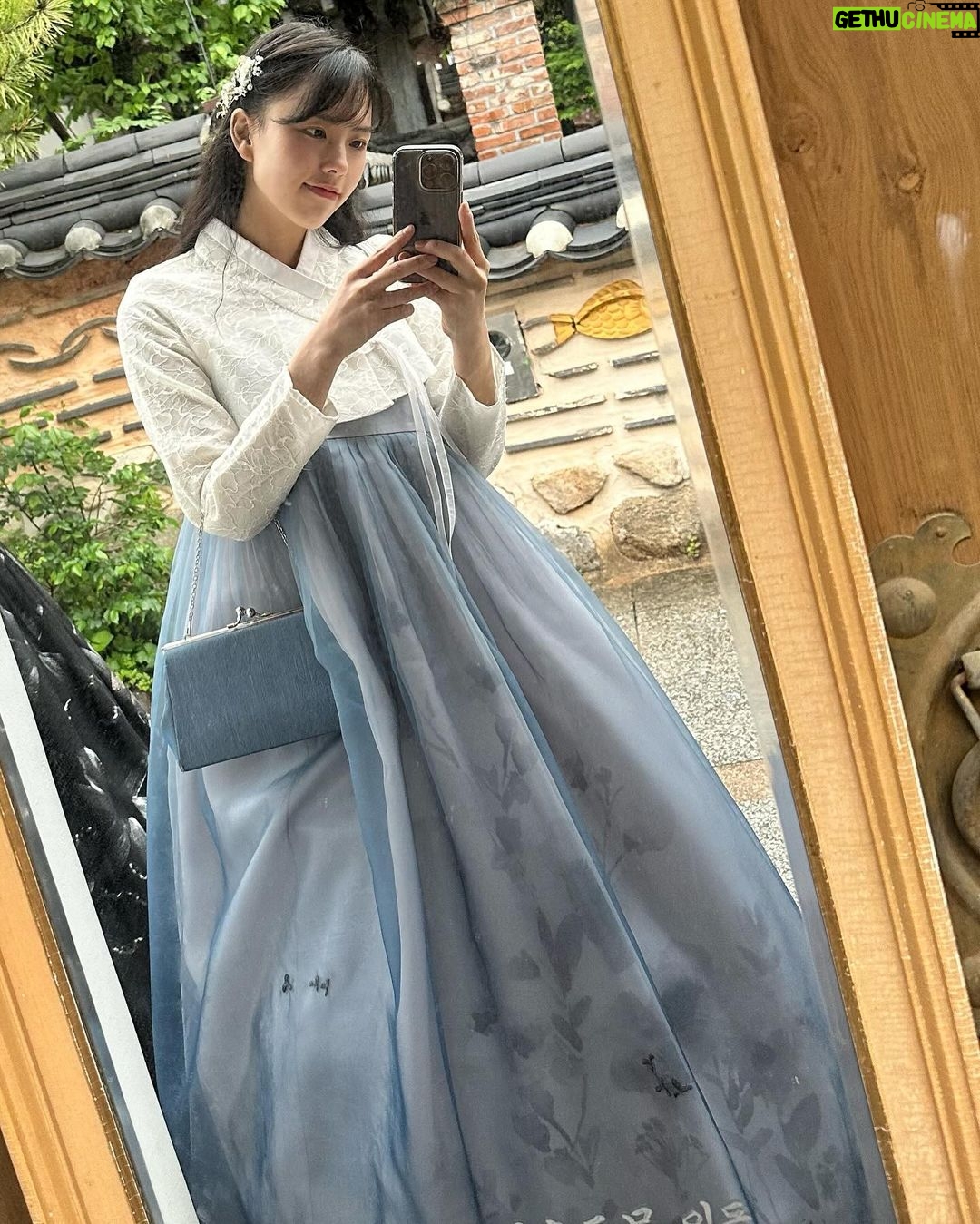 Go Eun-young Instagram - 갑자기 #전주 #여행 #사진 올리기 지금 아니구 #봄 . #한복 #hanbok . #전주여행 #모델 #여자모델 #오오티디 #일상 #selfie