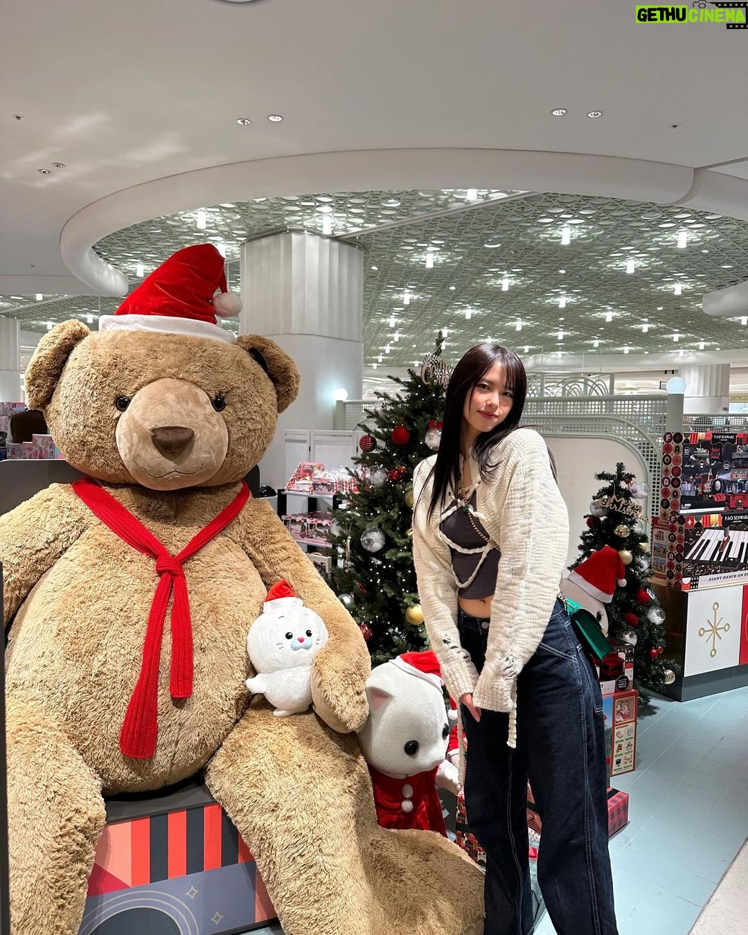 Go Eun-young Instagram - #근황 #사진 #폭탄 #얍 ! ☺️ . 뭔가 정신없이 우다다다 하루씩 보내는 중! . #크리스마스 . #모델 #여자모델 #연기 #셀피 #selfie #일상