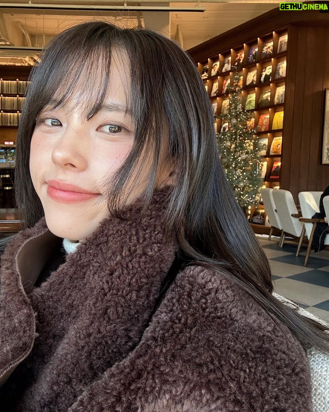 Go Eun-young Instagram - #selfie #dump #photodump 오늘 뭔가 #주말 같아용 #금요일 아닌거 같지 웨! . #아이폰 화질 언제까지 좋아질거니…? . . #겨울 #코트 #모델 #여자모델 #셀피 #ootd