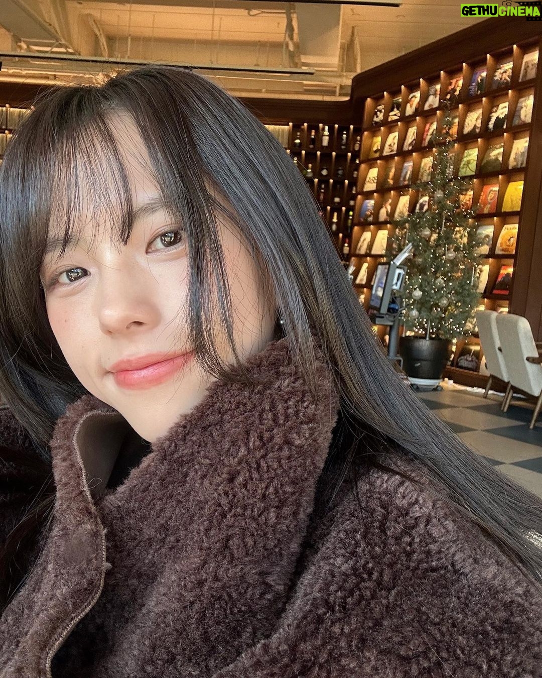 Go Eun-young Instagram - #selfie #dump #photodump 오늘 뭔가 #주말 같아용 #금요일 아닌거 같지 웨! . #아이폰 화질 언제까지 좋아질거니…? . . #겨울 #코트 #모델 #여자모델 #셀피 #ootd