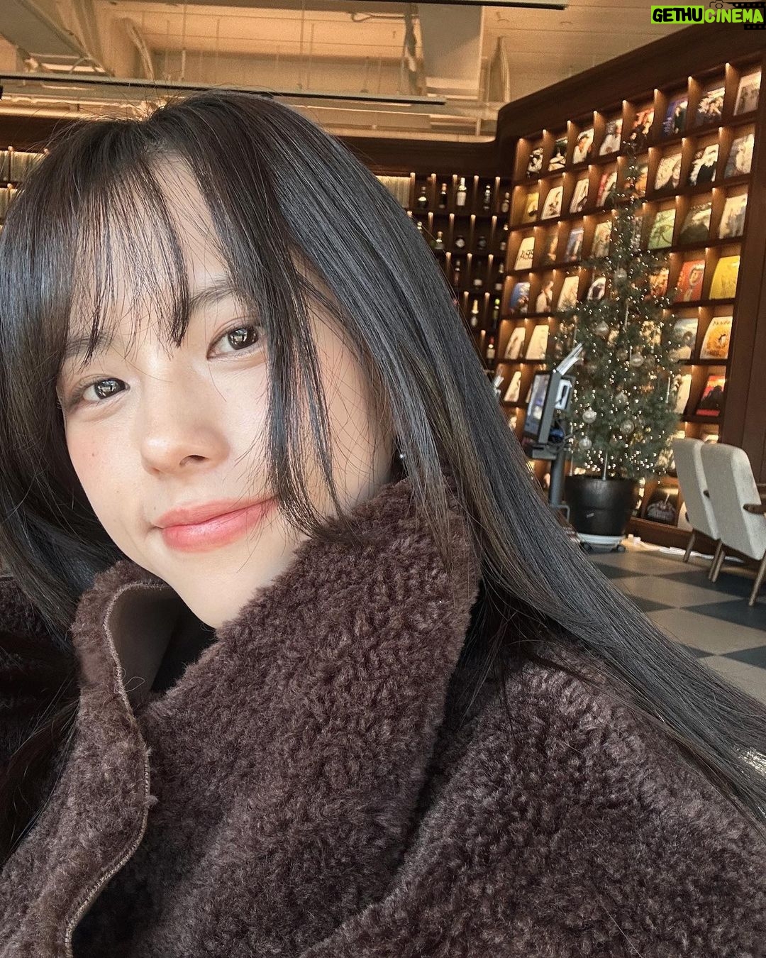 Go Eun-young Instagram - #selfie #dump #photodump 오늘 뭔가 #주말 같아용 #금요일 아닌거 같지 웨! . #아이폰 화질 언제까지 좋아질거니…? . . #겨울 #코트 #모델 #여자모델 #셀피 #ootd