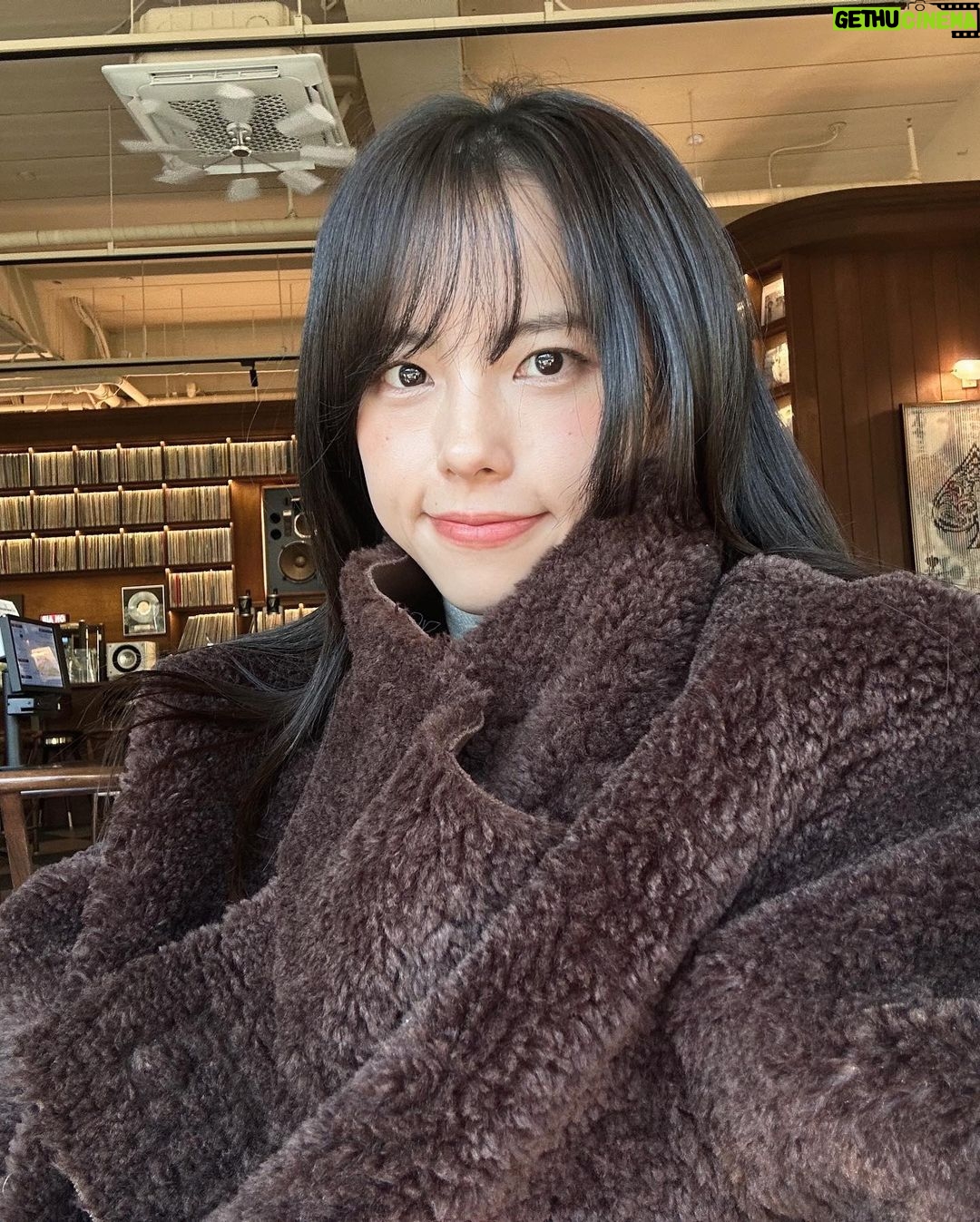 Go Eun-young Instagram - #selfie #dump #photodump 오늘 뭔가 #주말 같아용 #금요일 아닌거 같지 웨! . #아이폰 화질 언제까지 좋아질거니…? . . #겨울 #코트 #모델 #여자모델 #셀피 #ootd