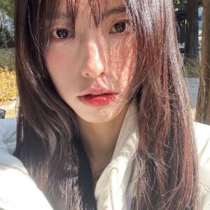 Go Eun-young Instagram - #가을 #🍁 
.
왜 벌써 😮‍💨
.
내년 여름까지 어뜨케 기다리죠😿
.
#가을옷 #쇼핑 욕구가 #활활 
.
하지만 가을은 매우 짧다는 것을 기억하자 후하
.
.
.
.
.
.
#셀피 #selfie #model #모델 #여자모델 #코스메틱 #연기 #일상 #오오티디 #instadaily #메이크업 #데일리메이크업