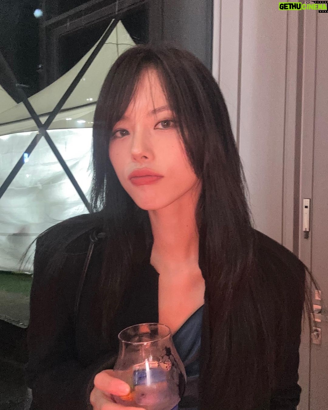 Go Eun-young Instagram - 친한 친구님께서 이 날의 #메이크업 과 #헤어 #스타일링 이 마음에 안든다고 말하셨지만 …. 난 마음에 드는#girl 😎✌️😂 . . 맘댜로 할거면서 왜 어떠냐고 물어봤는지가 미지수 . . . . . #셀피 #모델 #여자모델 #연기 #오오티디 #selfie #model #일상 #데일리룩 #ootd