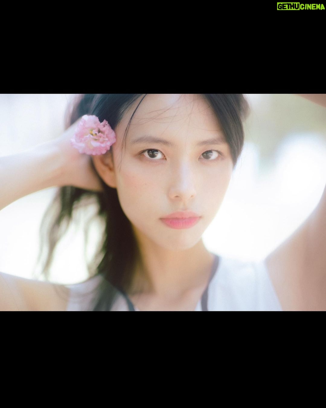 Go Eun-young Instagram - 한여름 낮의 꿈 🛌 . #검정치마 #조휴일 너무 좋아! . . . . #모델 #코스메틱 #촬영 #개인작업 #사진 #필름 #오오티디 #model