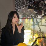 Go Eun-young Instagram - #광고 로얄살루트의 새로운 패션 컬렉션 런칭 파티 . 로얄 살루트 니트로 마셔도 칵테일로 마셔도 완벽 🥃 . . 영국의 패션 디자이너 ‘리차드 퀸’과 럭셔리 위스키 ‘로얄살루트’가 함께 협업해 선보이는 한정판 #로얄살루트21년리차드퀸에디션2 를 글로벌 최초로 한국에서 처음 선보였다고 합니당~ . . 🌼 플라워 패턴이 새겨진 세 가지 디자인의 로얄살루트 보틀! 한정 수량으로만 판매된다는데 세상 이쁘고 넘 맛있었뜨앙 . . @royalsalute #로얄살루트 #로얄살루트패션에디션 #로얄살루트21년 #로얄살루트21년리차드퀸에디션2 #한정판 #RoyalSalute #RichardQuinn #RoyalSaluteXRichardQuinn #모델 #여자모델 #코스메틱 #메이크업 #스모키 . 경고: 지나친 음주는 뇌졸중, 기억력 손상이나 치매를 유발합니다. 임신 중 음주는 기형아 출생 위험을 높입니다.
