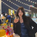 Go Eun-young Instagram - #광고 로얄살루트의 새로운 패션 컬렉션 런칭 파티 . 로얄 살루트 니트로 마셔도 칵테일로 마셔도 완벽 🥃 . . 영국의 패션 디자이너 ‘리차드 퀸’과 럭셔리 위스키 ‘로얄살루트’가 함께 협업해 선보이는 한정판 #로얄살루트21년리차드퀸에디션2 를 글로벌 최초로 한국에서 처음 선보였다고 합니당~ . . 🌼 플라워 패턴이 새겨진 세 가지 디자인의 로얄살루트 보틀! 한정 수량으로만 판매된다는데 세상 이쁘고 넘 맛있었뜨앙 . . @royalsalute #로얄살루트 #로얄살루트패션에디션 #로얄살루트21년 #로얄살루트21년리차드퀸에디션2 #한정판 #RoyalSalute #RichardQuinn #RoyalSaluteXRichardQuinn #모델 #여자모델 #코스메틱 #메이크업 #스모키 . 경고: 지나친 음주는 뇌졸중, 기억력 손상이나 치매를 유발합니다. 임신 중 음주는 기형아 출생 위험을 높입니다.