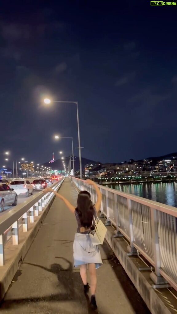 Go Eun-young Instagram - 헤헤 #한강 에서 친구들이랑 #치맥 #치킨 #맥주 #영혼의짝꿍 #칼로리 ㅎ #다이어트 하고 있긴 한데… 😀 나는야 #걷기왕 . . . . #휴일 #주말 #한강 #가을 #오오티디 #셀피 #모델 #seoul #selfie 잠원한강공원 (Jamwon Hangang Park)