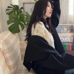 Go Eun-young Instagram – 얼죽코 vs 롱패딩
얼죽아 vs 뜨아
.
저는 다 후자입니다만
.
뜨근하고 긴 코트는 좋아하는 편💕#딘트 #딘트패션