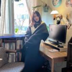 Go Eun-young Instagram – 얼죽코 vs 롱패딩
얼죽아 vs 뜨아
.
저는 다 후자입니다만
.
뜨근하고 긴 코트는 좋아하는 편💕#딘트 #딘트패션