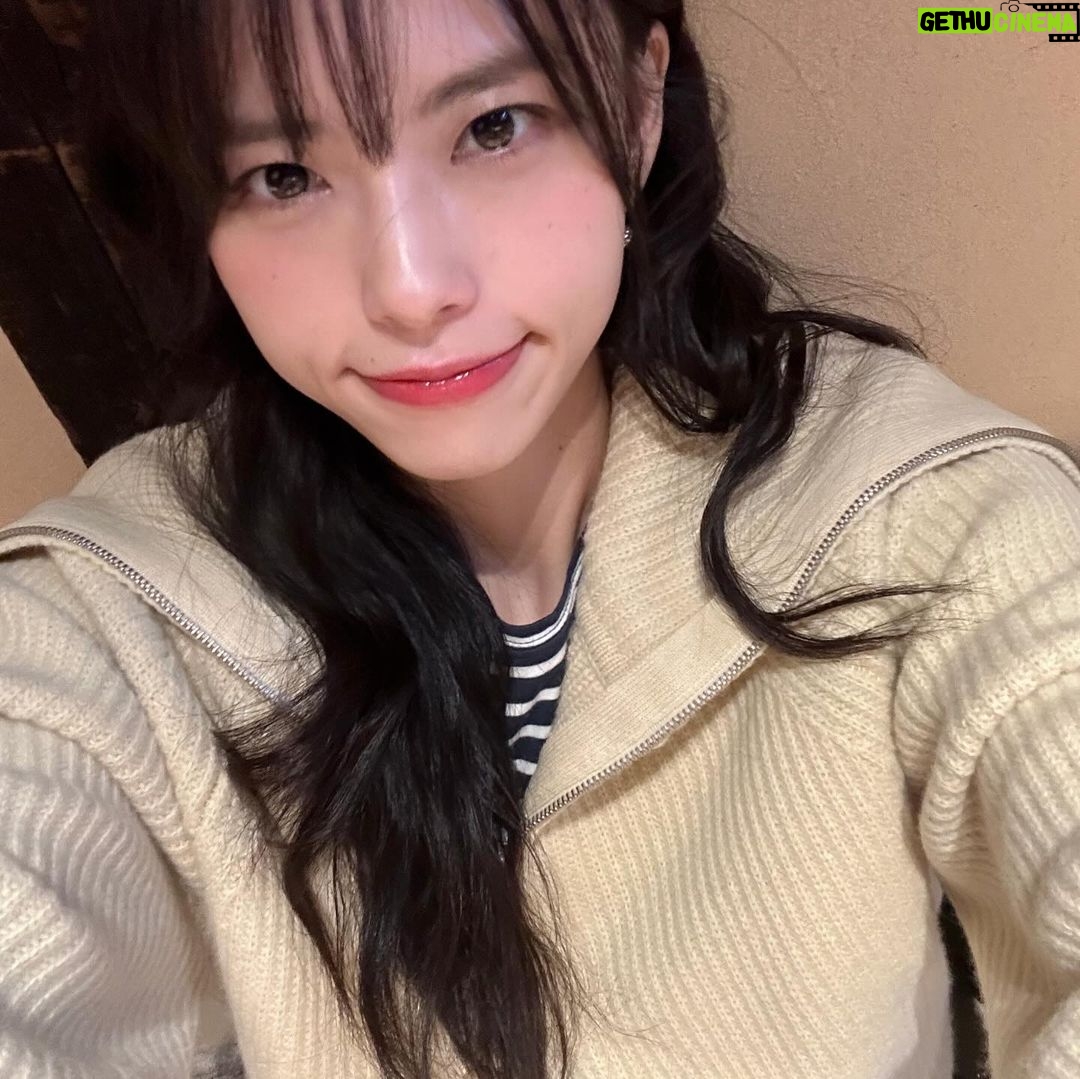 Go Eun-young Instagram - #도자기 좋아하는 #사람 ! 🙌 나야나 오ㅑ 이렇게 이쁜 도자기 그릇이 좋죠…ㅎㅎ 만드는 방법 제댜로 배워보고싶어여 ㅎㅎ . #셀피 #selfie . #여행 #travel #여행스타그램 #오오티디 #ootd