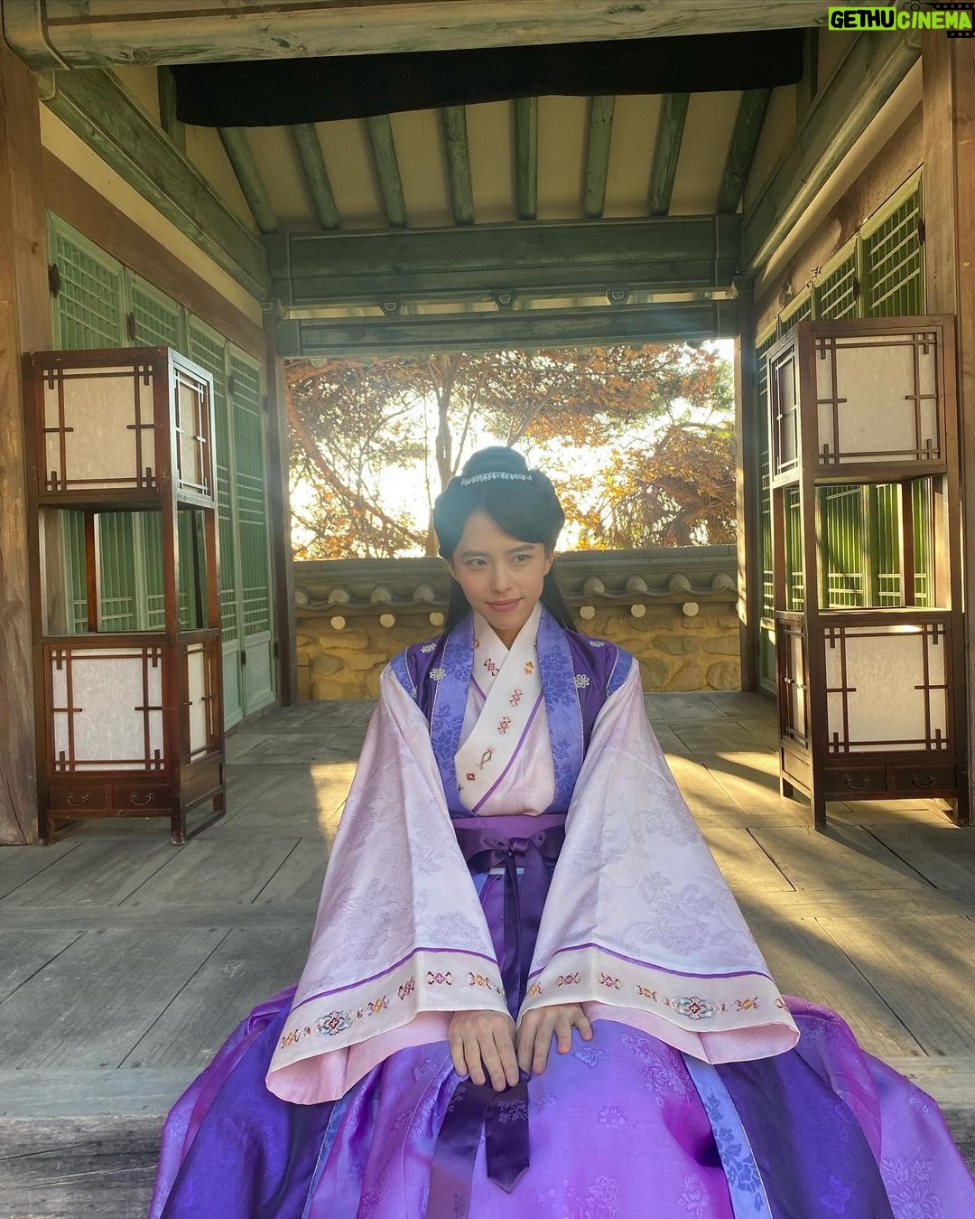 Go Eun-young Instagram - #2024 #새해 #고려거란전쟁 #원혜 역으로 이번주 토요일에 또 발견해주세용! ㅎㅎ 너무너무 좋으신 감독님과 모든 촬영팀분들과 선배님들과 또 같은 동료들과 즐거운 촬영💕🥹💖 . #행복 #촬영 #고려거란전쟁유잼 #고려거란전쟁최고