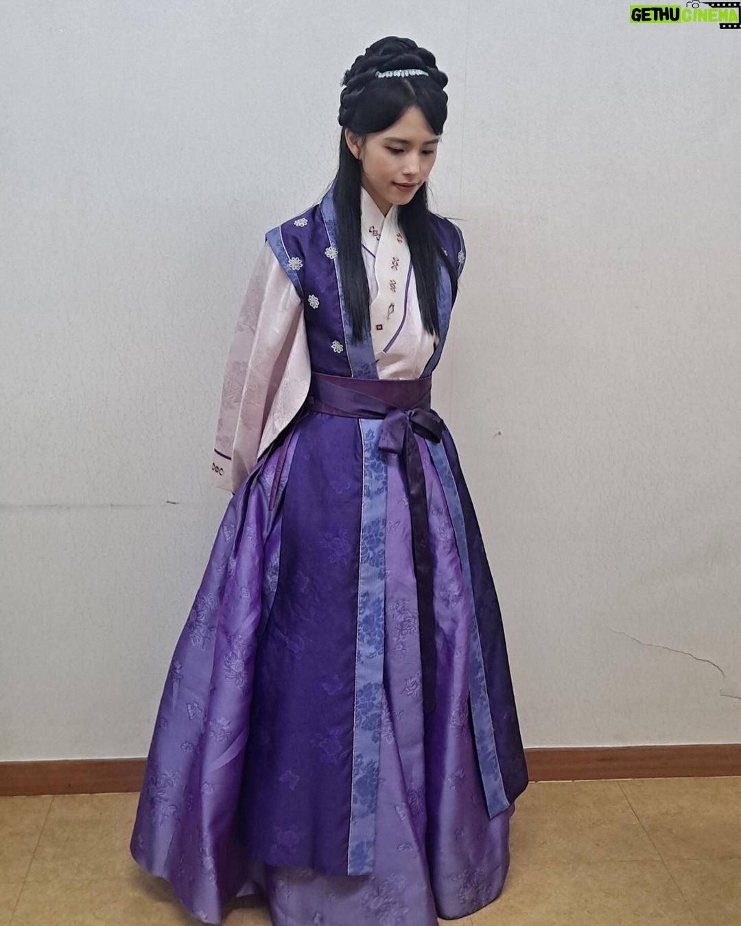 Go Eun-young Instagram - #2024 #새해 #고려거란전쟁 #원혜 역으로 이번주 토요일에 또 발견해주세용! ㅎㅎ 너무너무 좋으신 감독님과 모든 촬영팀분들과 선배님들과 또 같은 동료들과 즐거운 촬영💕🥹💖 . #행복 #촬영 #고려거란전쟁유잼 #고려거란전쟁최고