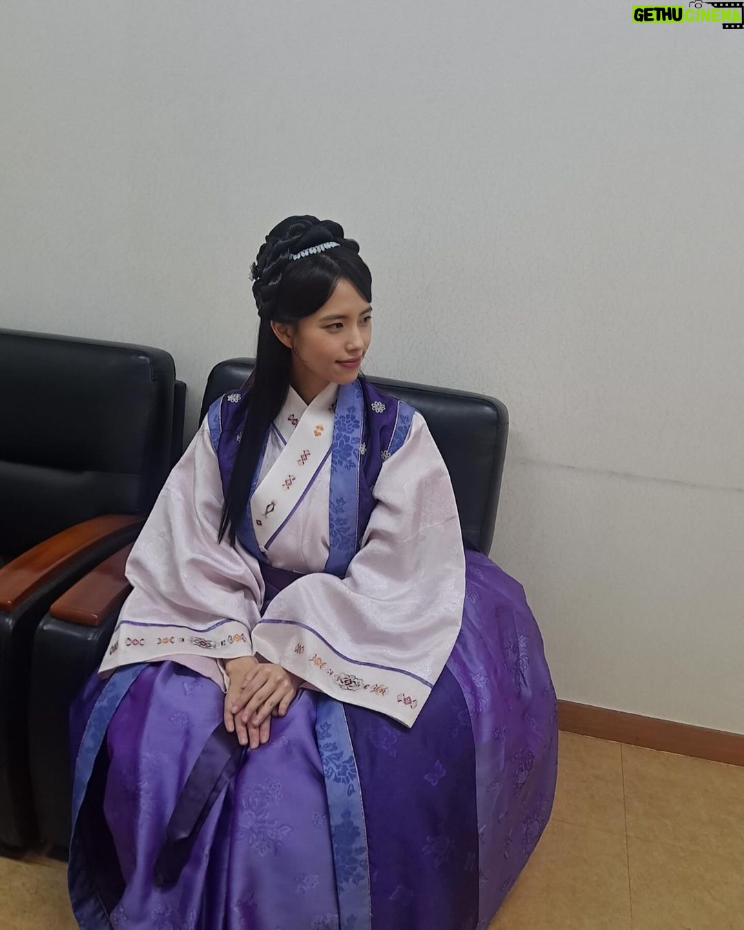 Go Eun-young Instagram - #2024 #새해 #고려거란전쟁 #원혜 역으로 이번주 토요일에 또 발견해주세용! ㅎㅎ 너무너무 좋으신 감독님과 모든 촬영팀분들과 선배님들과 또 같은 동료들과 즐거운 촬영💕🥹💖 . #행복 #촬영 #고려거란전쟁유잼 #고려거란전쟁최고
