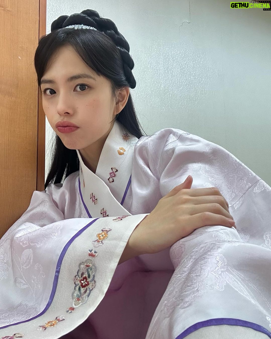 Go Eun-young Instagram - #2024 #새해 #고려거란전쟁 #원혜 역으로 이번주 토요일에 또 발견해주세용! ㅎㅎ 너무너무 좋으신 감독님과 모든 촬영팀분들과 선배님들과 또 같은 동료들과 즐거운 촬영💕🥹💖 . #행복 #촬영 #고려거란전쟁유잼 #고려거란전쟁최고