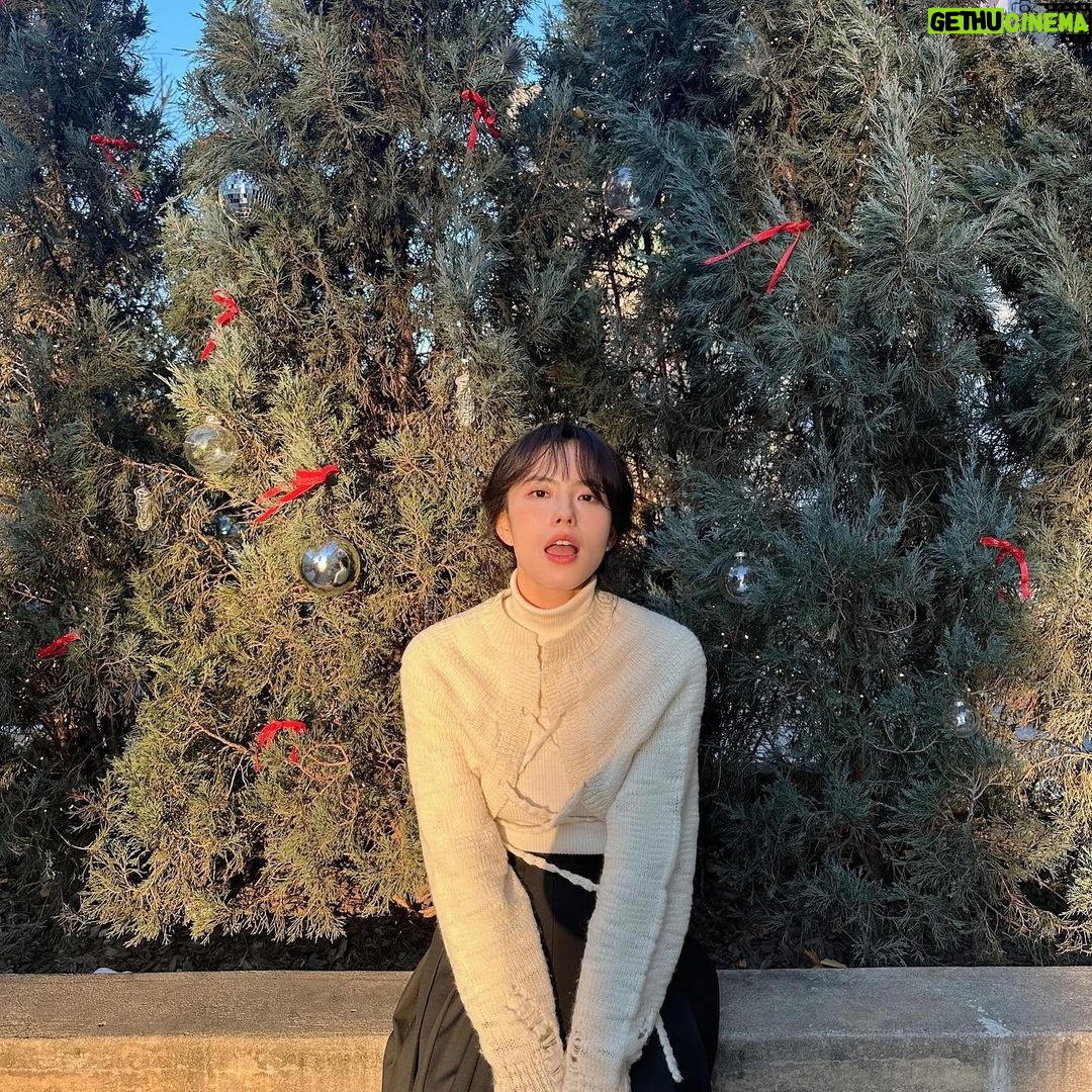 Go Eun-young Instagram - 지났지만 #메리크리스마스 & #happynewyear #2024 어서오라규…..어서까지는 모르겠고… . . . #셀피 #selfie #일상 #데일리룩 #모델 #여자모델 #프로필