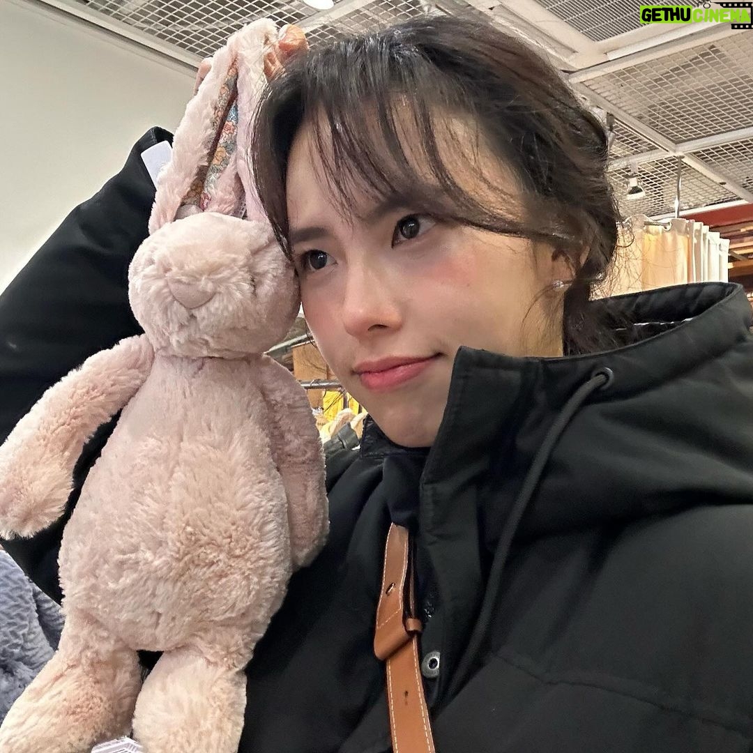 Go Eun-young Instagram - 지났지만 #메리크리스마스 & #happynewyear #2024 어서오라규…..어서까지는 모르겠고… . . . #셀피 #selfie #일상 #데일리룩 #모델 #여자모델 #프로필