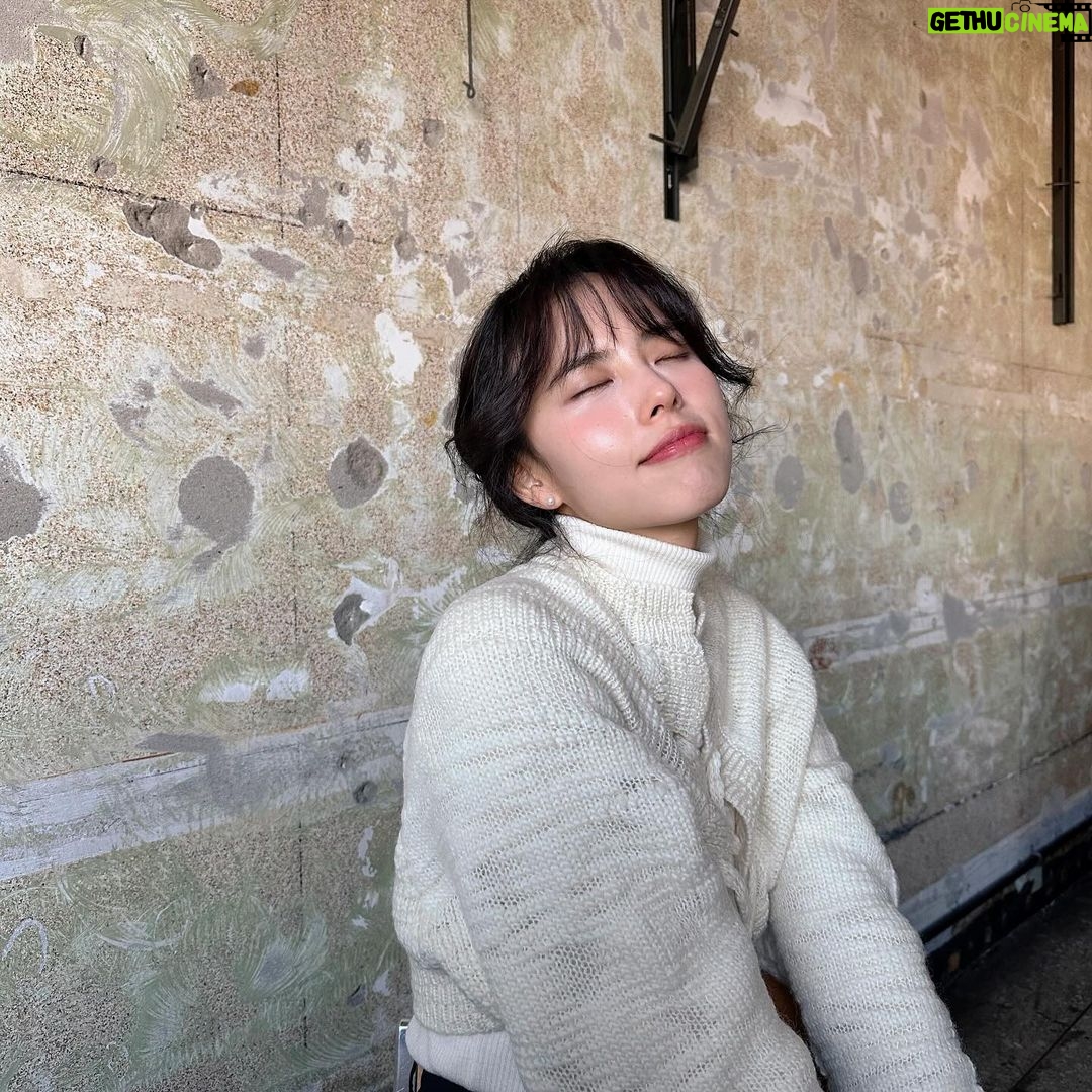 Go Eun-young Instagram - 지났지만 #메리크리스마스 & #happynewyear #2024 어서오라규…..어서까지는 모르겠고… . . . #셀피 #selfie #일상 #데일리룩 #모델 #여자모델 #프로필