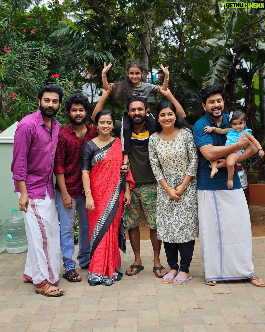 Gopika Anil Instagram - ♥️🥰 #familysince2020 #santhwanam #asianet #friendship #2024