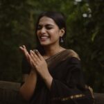Gopika Ramesh Instagram - 🙈🖤💫 . H&M : @zara___makeover 📸: @merin__georg ReTouch: @akn.jpeg Ps : looting @sangeetha_janachandran ‘s wardrobe