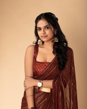Gopika Ramesh Instagram - 🤎

📸: @plan.b.actions @jibinartist 
Stylist : @styled_by_arundev 
Outfit: @devraagh 
Hair and make up : @makeup_by_shibinantony 
Studio : @maxxocreative @huwais.majeed