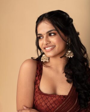 Gopika Ramesh Instagram - 🤎

📸: @plan.b.actions @jibinartist 
Stylist : @styled_by_arundev 
Outfit: @devraagh 
Hair and make up : @makeup_by_shibinantony 
Studio : @maxxocreative @huwais.majeed