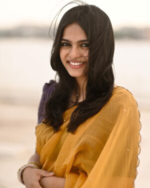 Gopika Ramesh Instagram - 💛
.
Saree : @veenavijiclothing 
📸:@_shutter__bug