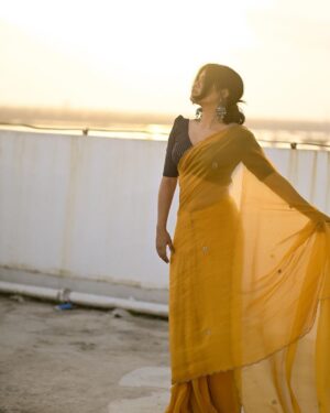 Gopika Ramesh Instagram - 💛
.
Saree: @veenavijiclothing 
📸: @_shutter__bug