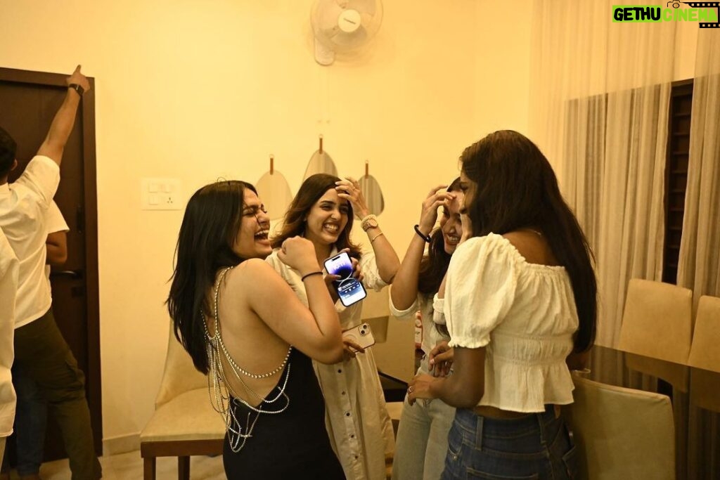 Gopika Ramesh Instagram - Ahhhhhh a night to remember!!!! Turned 23 yesterday and celebrated it with a bunch of cool people I know 💃🏻 . 📸: @_shutter__bug Property : @voye_homes
