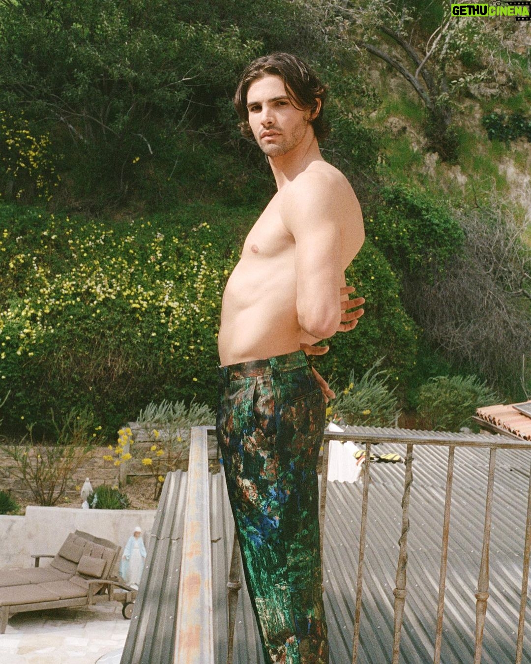 Gordon Winarick - 1K Likes - @clientmagazine
‘ENCINO HILLS’
Shot by @chrisbernabeo
Styled by @kaitlusk
Grooming by @tatiyanaelias
Edit by @maya.tippett