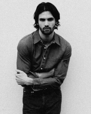 Gordon Winarick Instagram - @clubmonaco by @kat_in_nyc 

Creative @jvillaflor.xi 
Styled @briantsnook 
Hair @gonn24 
Grooming @aiyokomizo