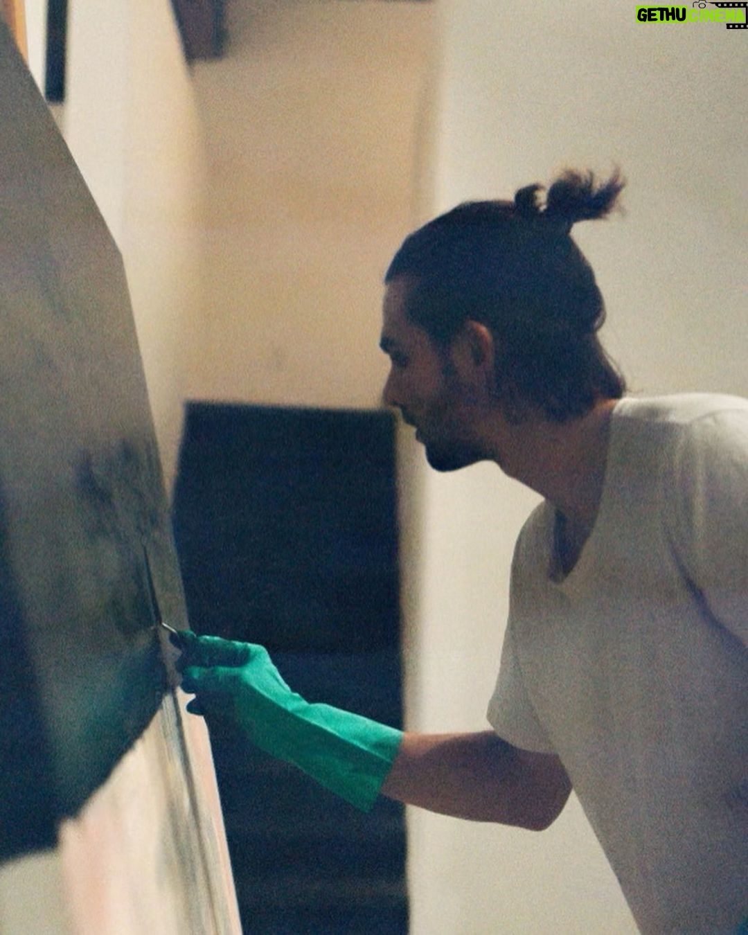 Gordon Winarick - 527 Likes - Process. Surface. 🤫
📷 @solsummers
