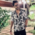 Gourab Chatterjee Instagram - Dancing in the moonlight. Disclaimer - Dancing is not my area of expertise and the caption is solely for the purpose of depicting the picture in a 'wannabe' fashion. 😋 🤳 @devlinakumar The Oberoi Grand, Kolkata