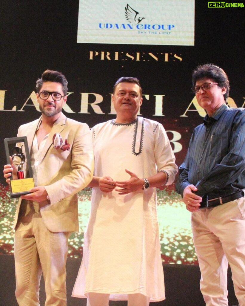 Gourab Chatterjee Instagram - At the awards.. @udaangroup2