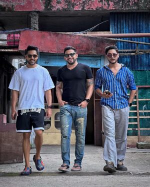 Gourab Chatterjee Instagram - Who needs a background score? Not us..

#brothers #brotherhood #gantchhora #riazlaskar