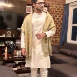 Gourab Chatterjee Instagram – @baruog exudes sheer elegance in this white chanderi kurta from Bohurupi Santiniketan. A perfect fit for the wedding season that brings out the innate charm of festive ethnicwear for men.🤍

Get yours today!
.
.
.
#mensfashion #fashion #menswear #style #menstyle #mensstyle #ootd #men #fashionblogger #streetstyle #instagood #streetwear #model #instafashion #jamdani #love #photography #like #photooftheday #gourab #fashionista #menwithstyle #instagram #onlineshopping #womensfashion #menshair #outfit #bohurupisantiniketan #follow #dapper Bohurupi santiniketan