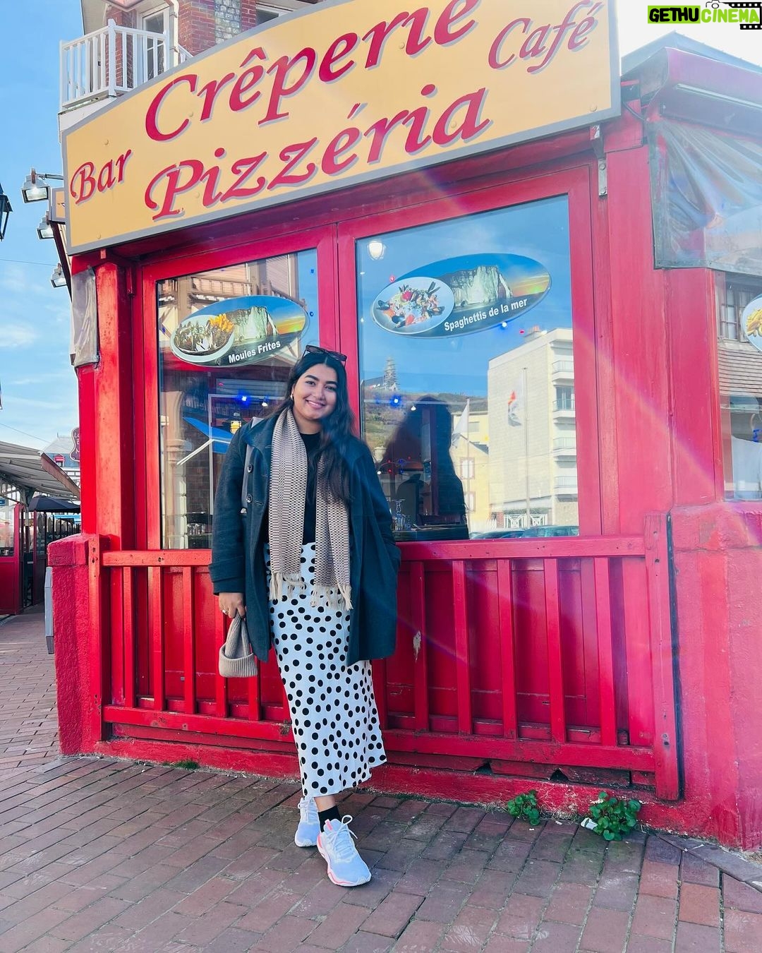 Grace Antony Instagram - Her vibe is pretty.🏔️❄️🫧 * * * * * * #france #paris #graceantony #vacation #travel #travelphotography Étretat, Normandie, France