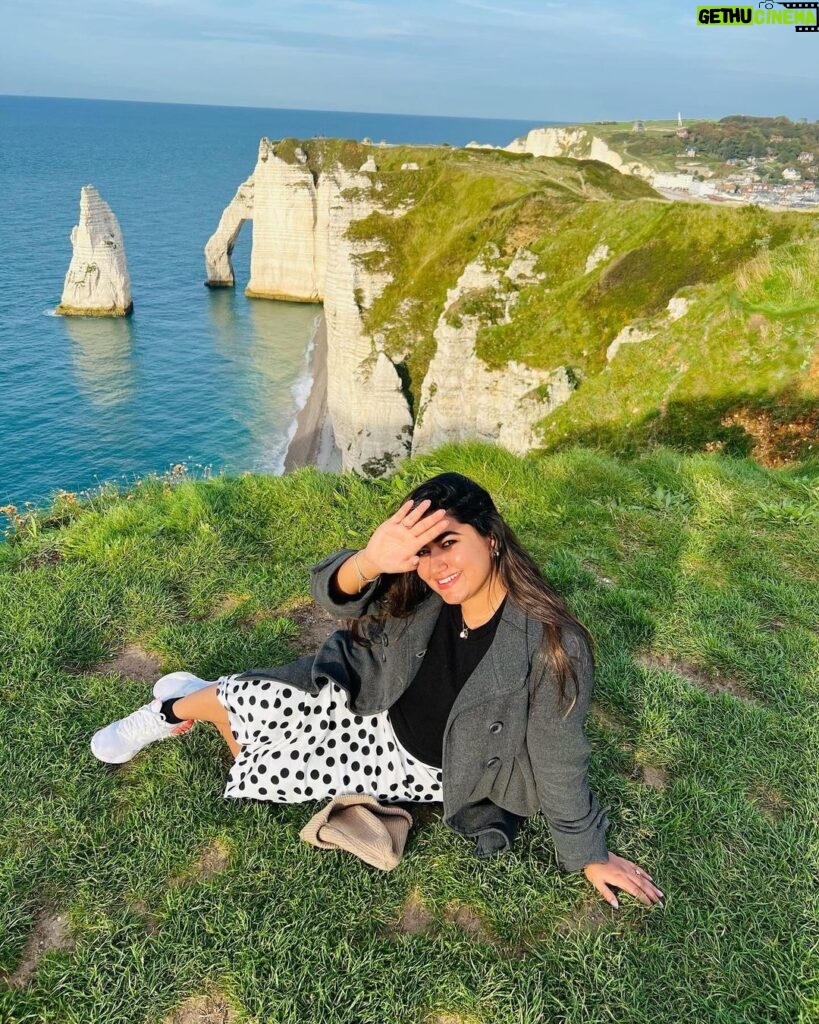 Grace Antony Instagram - Her vibe is pretty.🏔️❄️🫧 * * * * * * #france #paris #graceantony #vacation #travel #travelphotography Étretat, Normandie, France