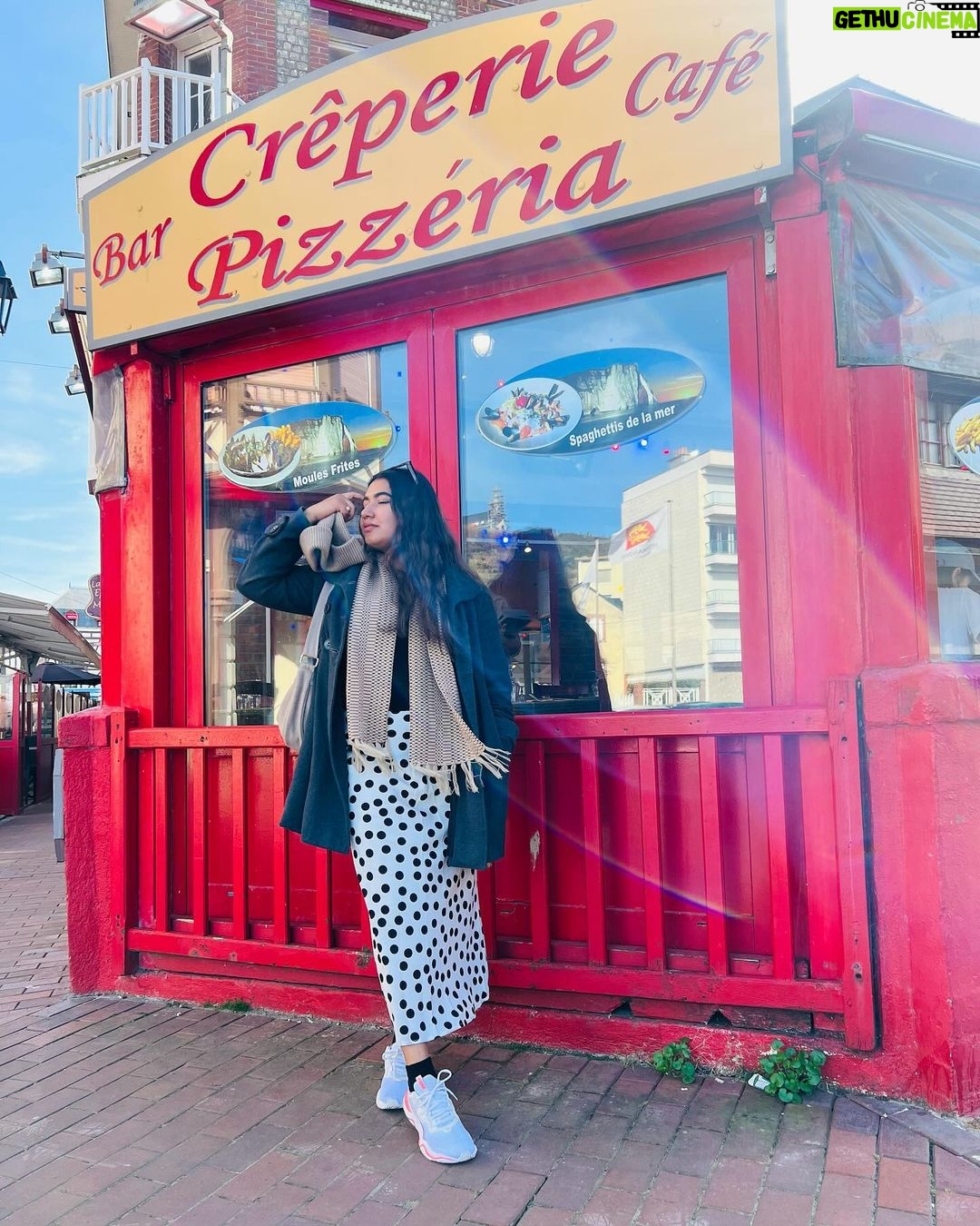 Grace Antony Instagram - Her vibe is pretty.🏔️❄️🫧 * * * * * * #france #paris #graceantony #vacation #travel #travelphotography Étretat, Normandie, France